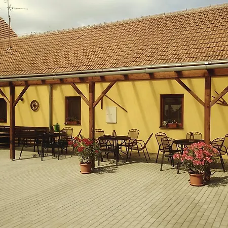 Sedlecky Dvur 3* Sedlec (Breclav)